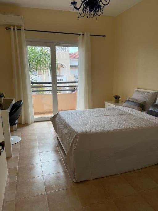 Appartement En Residence + Grande Terrasse Sur Le Toit Saïdia Esterno foto
