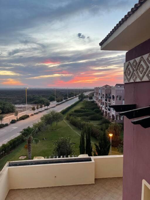 Appartement En Residence + Grande Terrasse Sur Le Toit Saïdia Esterno foto